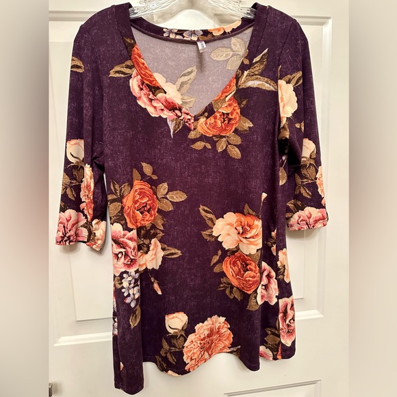 Piphany Floral V-Neck Top | 3/4 Sleeve | Purple | Medium - Picture 6 of 6